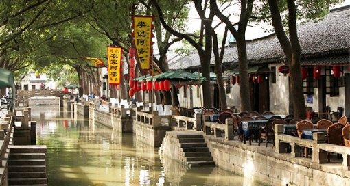 青海部分路段车道封闭施工，请注意避让